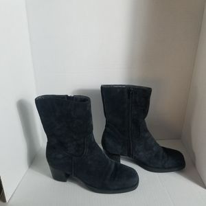 HUSH PUPPIES BLACK SUEDE BOOTS SIZE 6.5